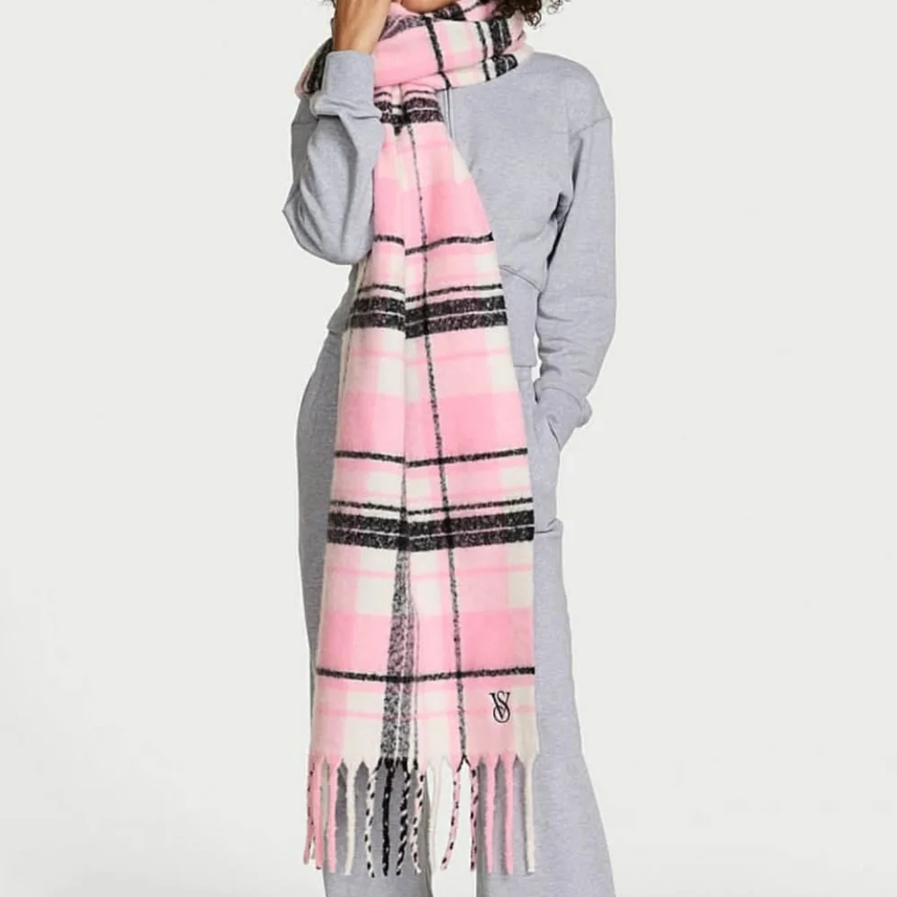 Victoria's Secret Pink and Black Checkered Scarf NWT - Picture 2 of 8
